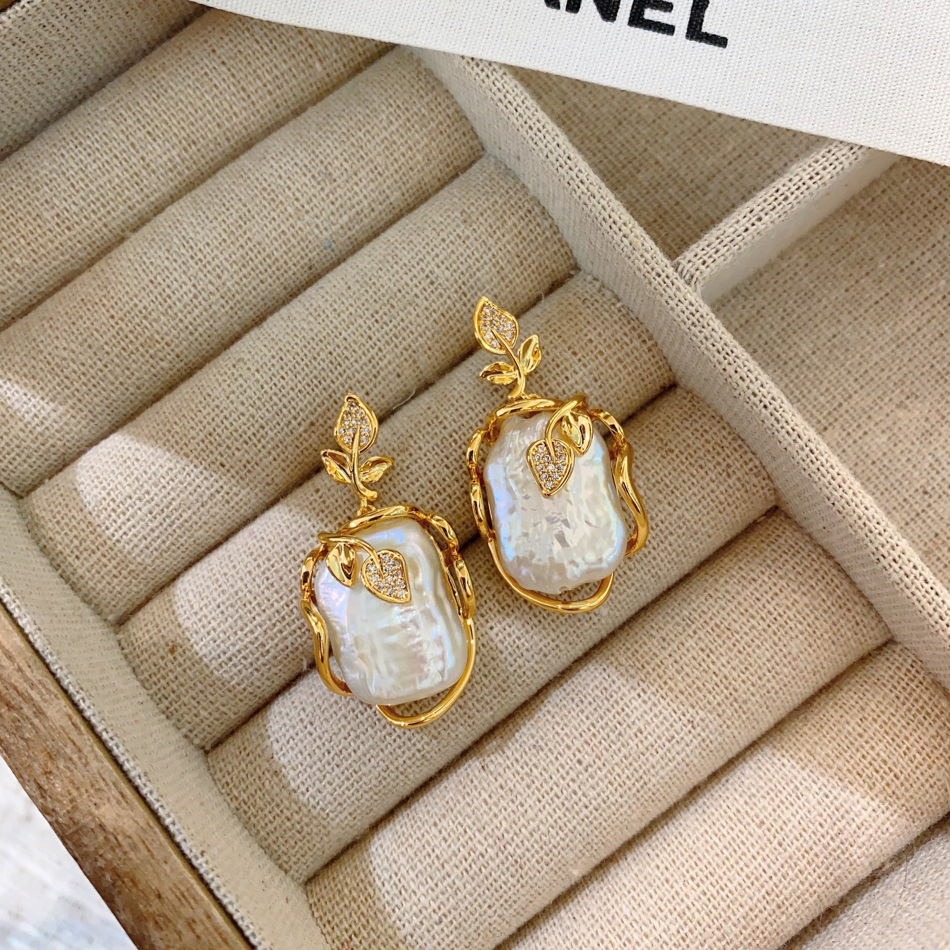 New High-end Vintage Natural Baroque Pearl Gold-plated Earrings