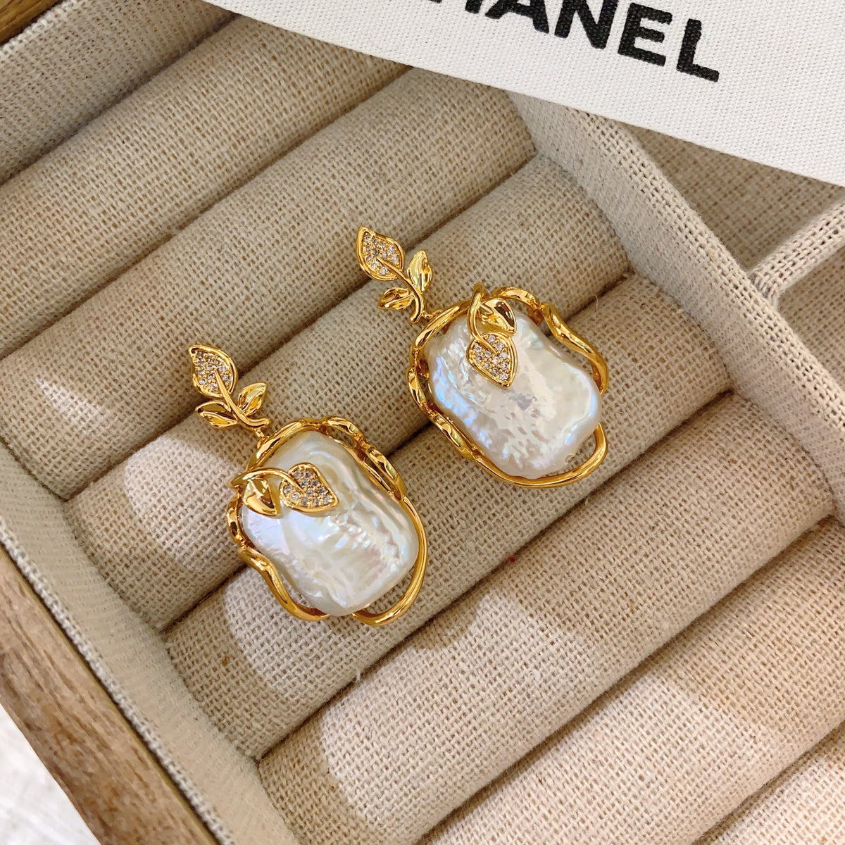 New High-end Vintage Natural Baroque Pearl Gold-plated Earrings